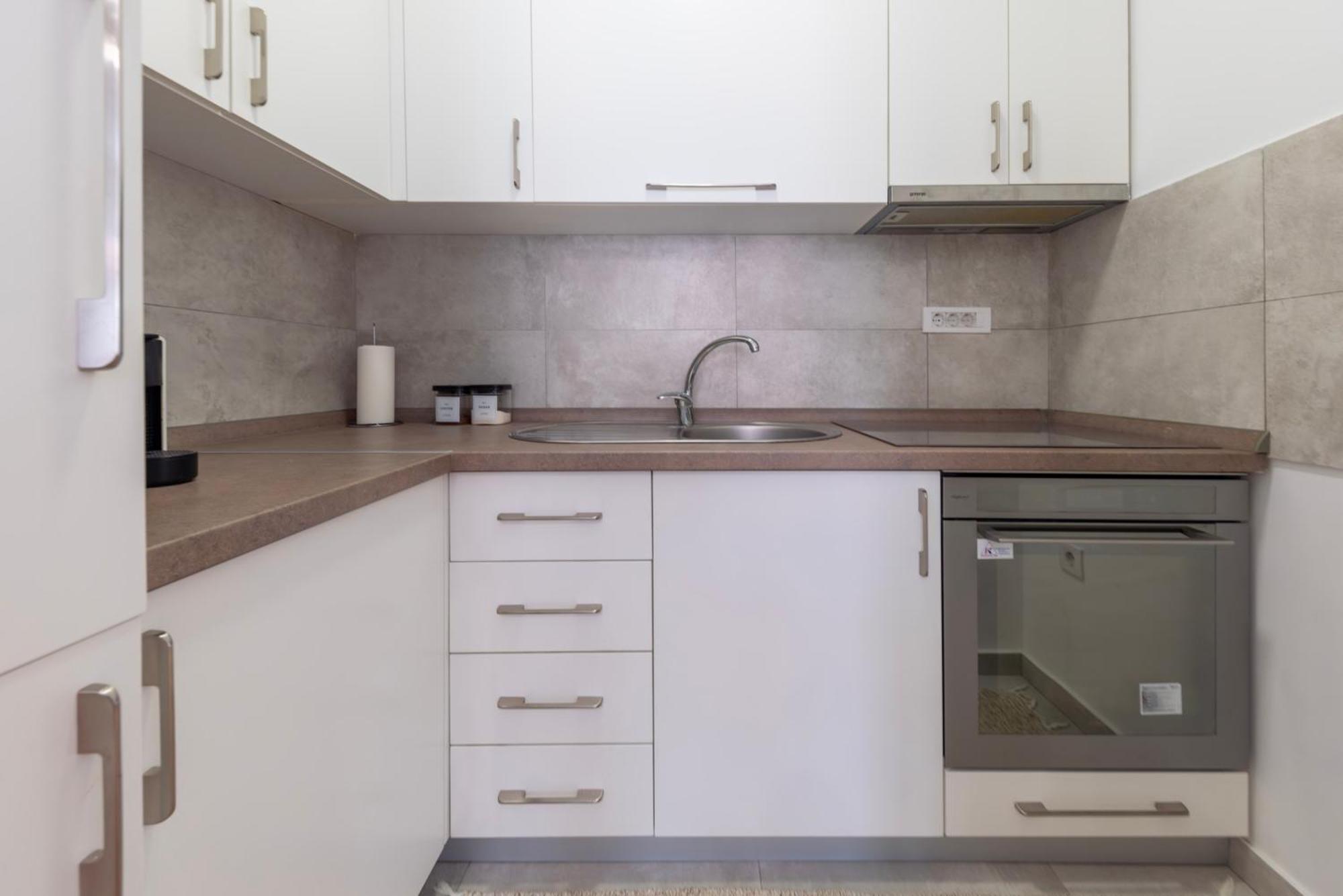 Apartment Modern Living - Academic - Private Parking Novi Sad
