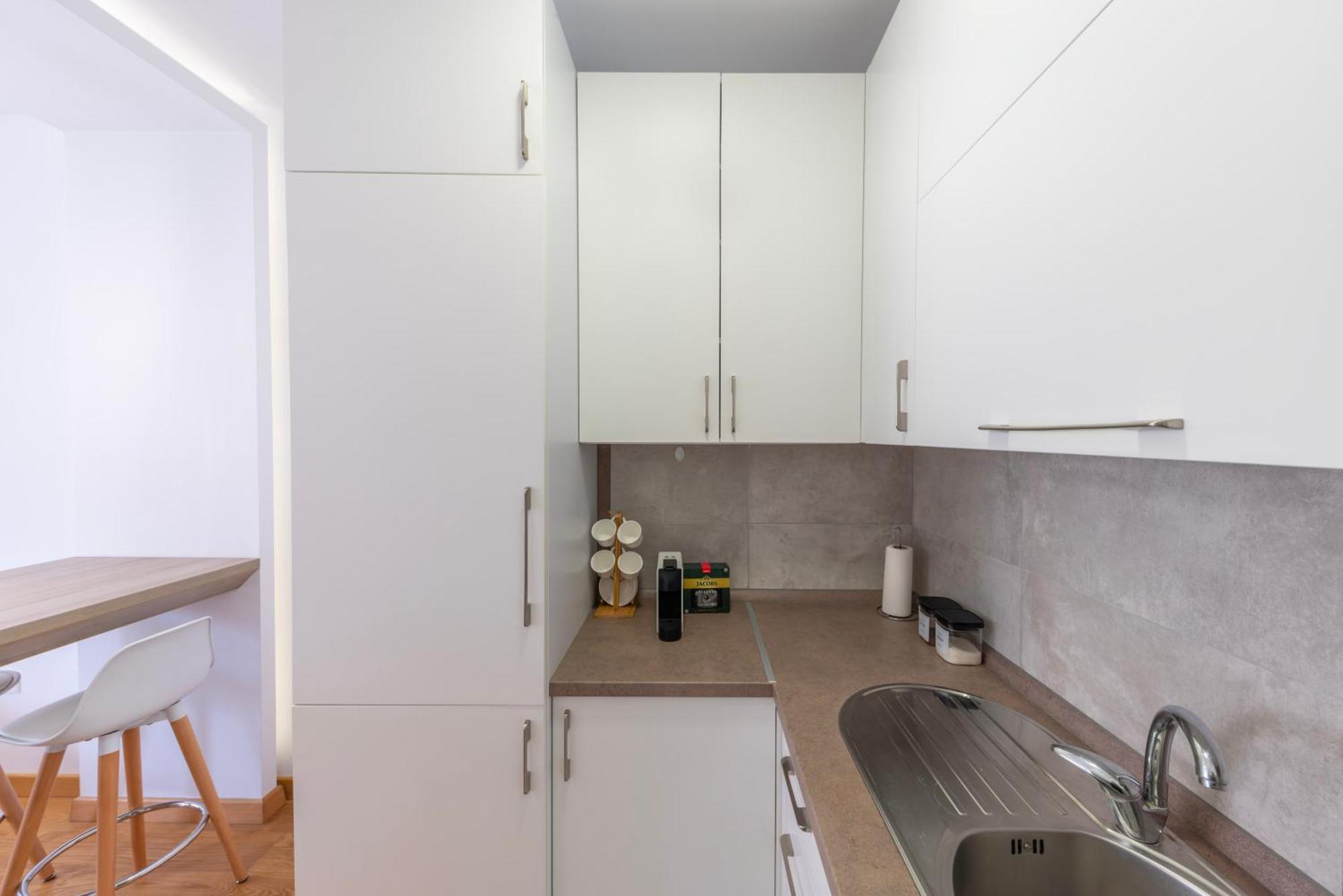 Modern Living - Academic - Private Parking Apartment